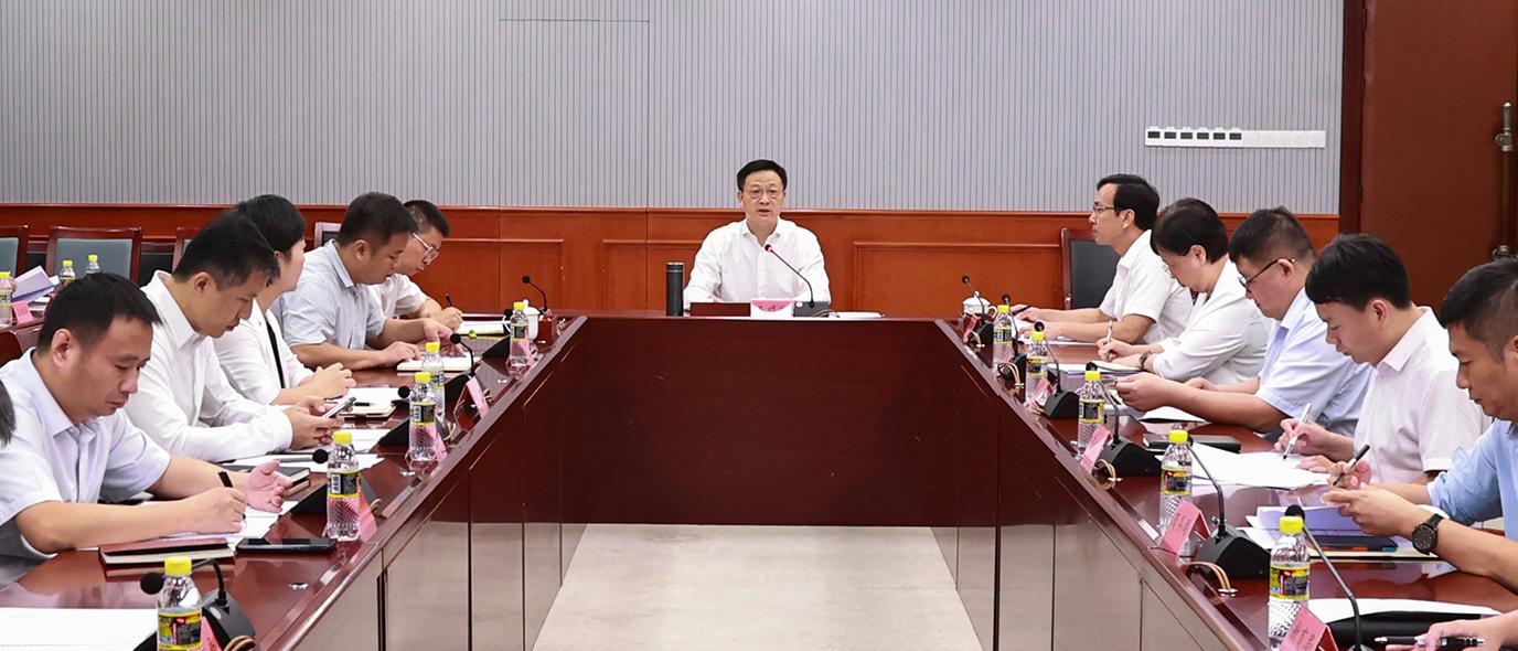 王祺扬在2025年三亚市“直通联办”市委书记点评会上强调 高度重视高速办理高效协同 打造服务民生和市场主体的“金牌热线”