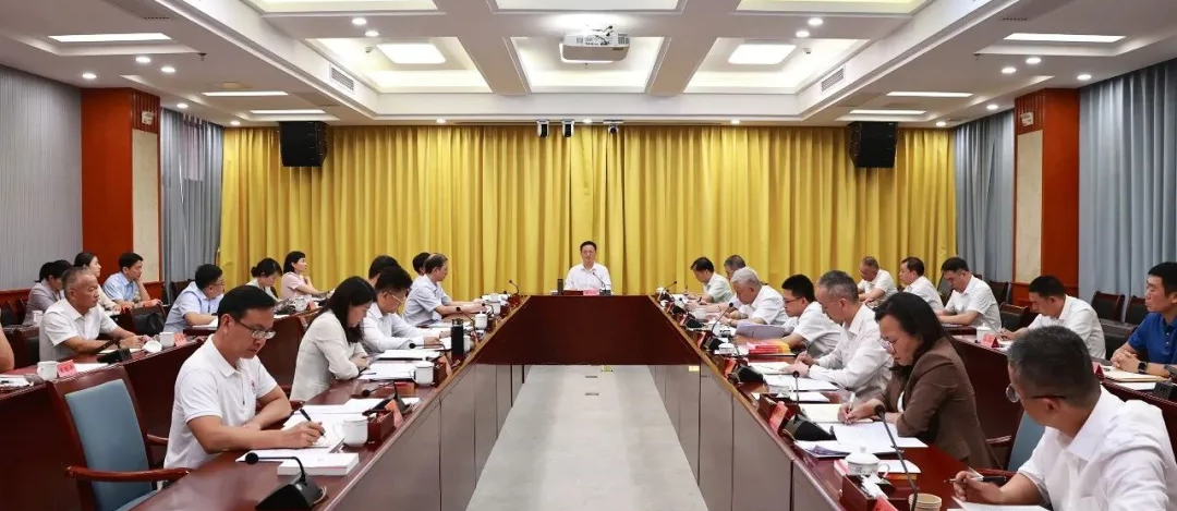 市委理论学习中心组（扩大）学习会暨市级领导干部读书班举行 以高质量落实推动高质量发展 确保党中央决策部署在三亚不折不扣落地见效