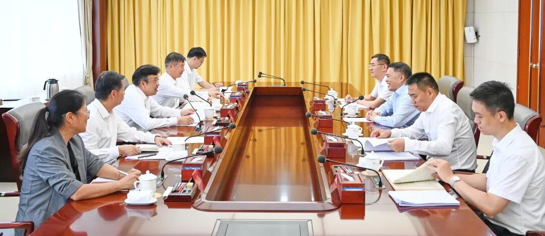 海南省与中国农业发展银行举行工作会谈，冯飞刘小明湛东升参加