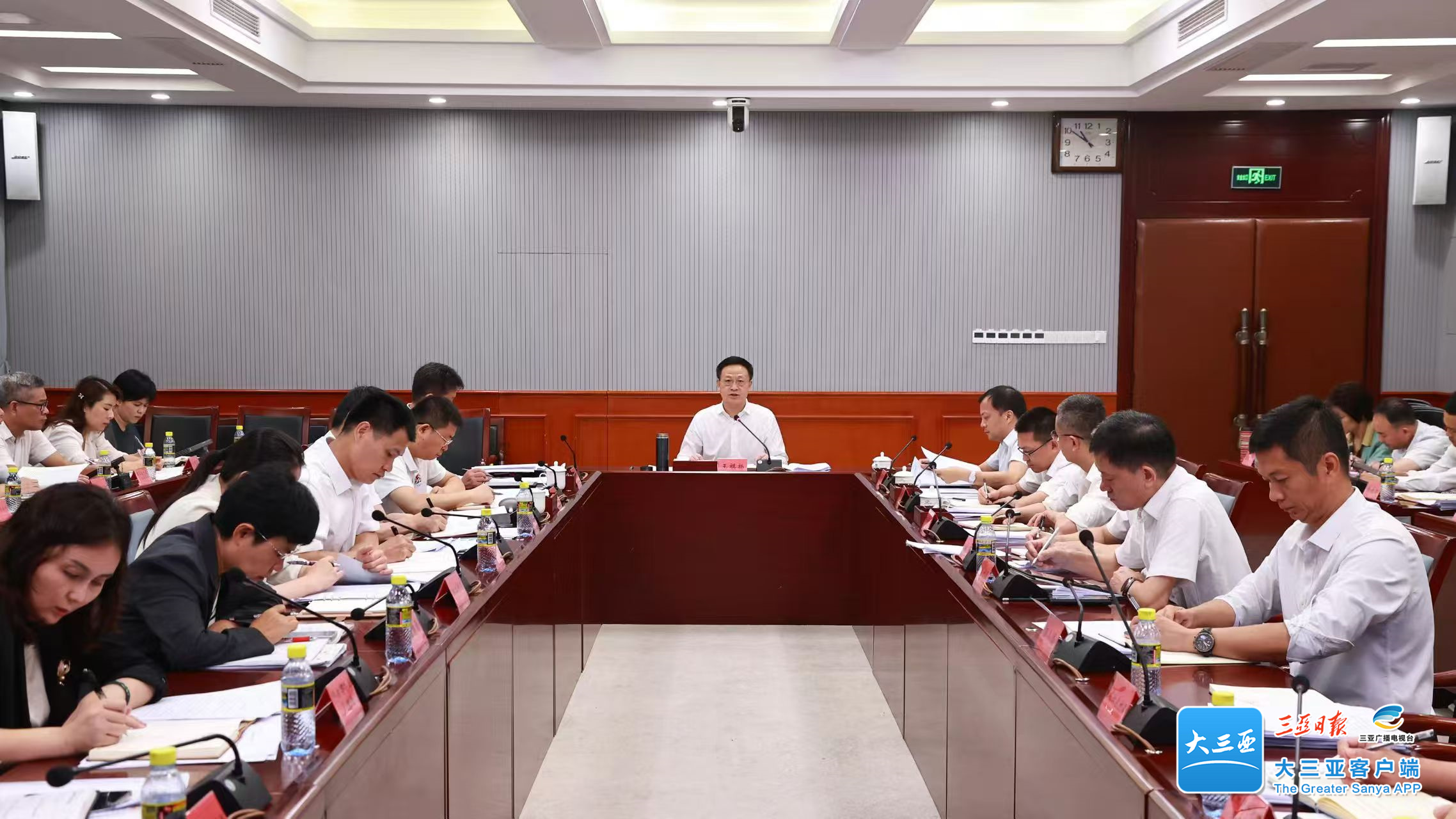 三亚市2025年上半年冲刺“双过半”经济运行情况分析调度会强调 坚定信心分秒必争冲刺目标 以最大努力争取最好结果