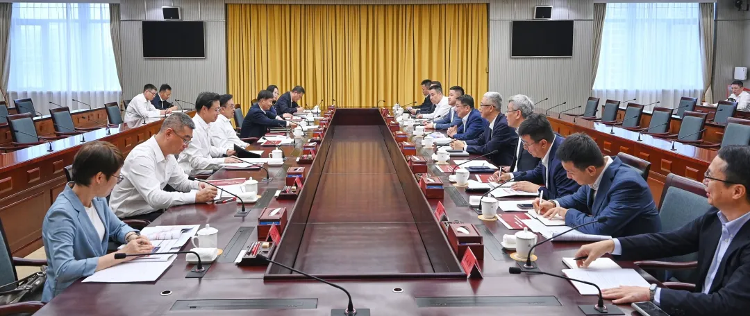 冯飞刘小明与曙光信息产业股份有限公司客人会谈