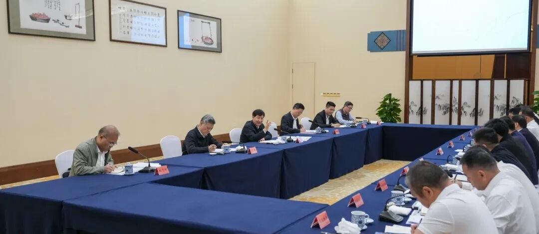 刘小明听取三亚市春运交通组织安排情况汇报并研究部署下一步重点工作