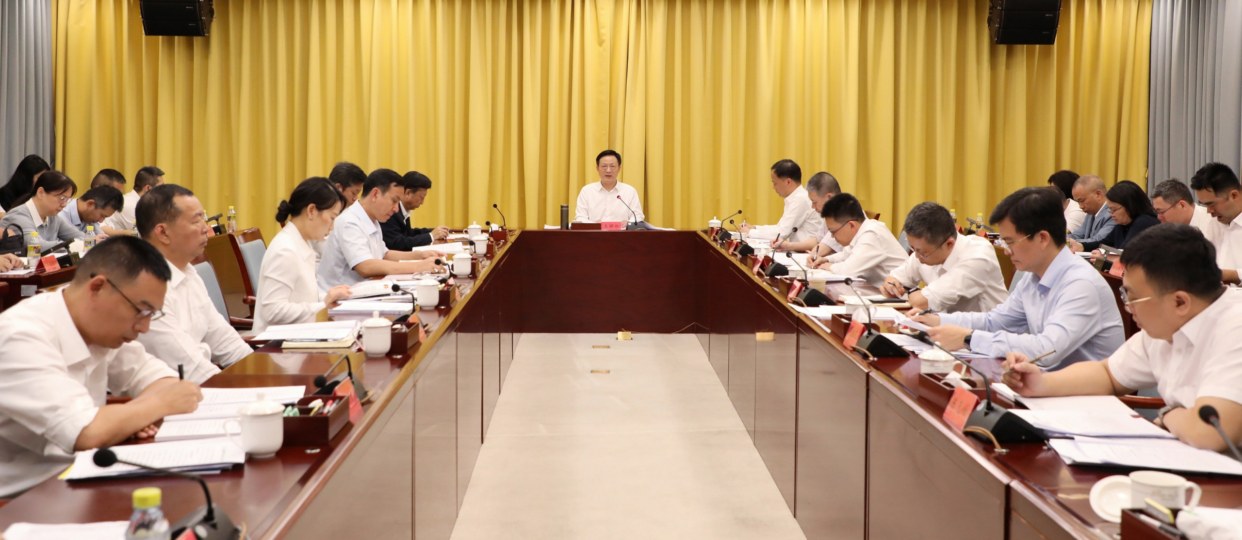 三亚市2026年一季度经济“开门红”工作调度会强调 以实招硬招推动经济发展 为全省发展大局多作贡献