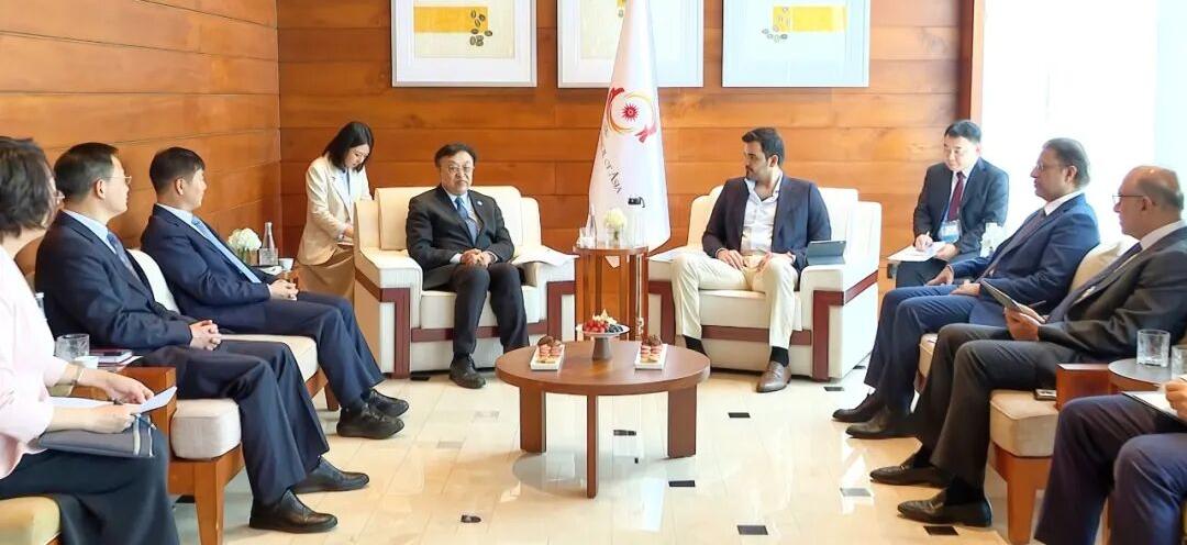 冯飞刘小明会见亚奥理事会主席焦安亲王