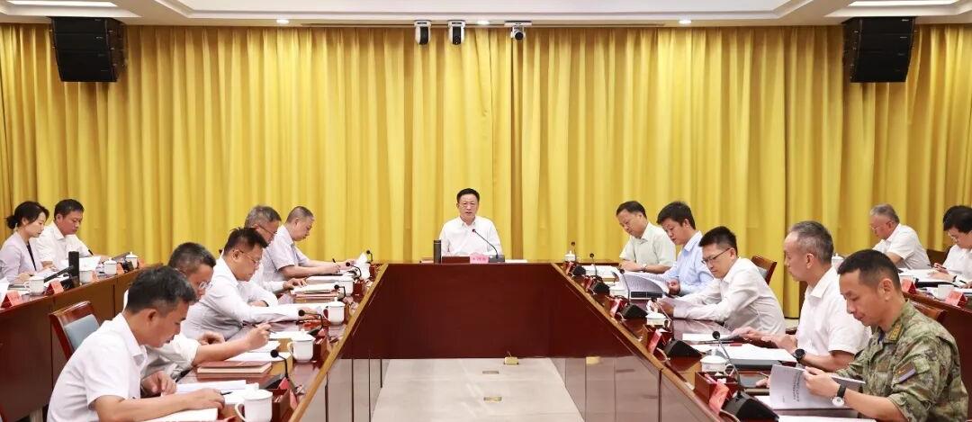 市委理论学习中心组（扩大）学习会暨市级领导干部读书班举行