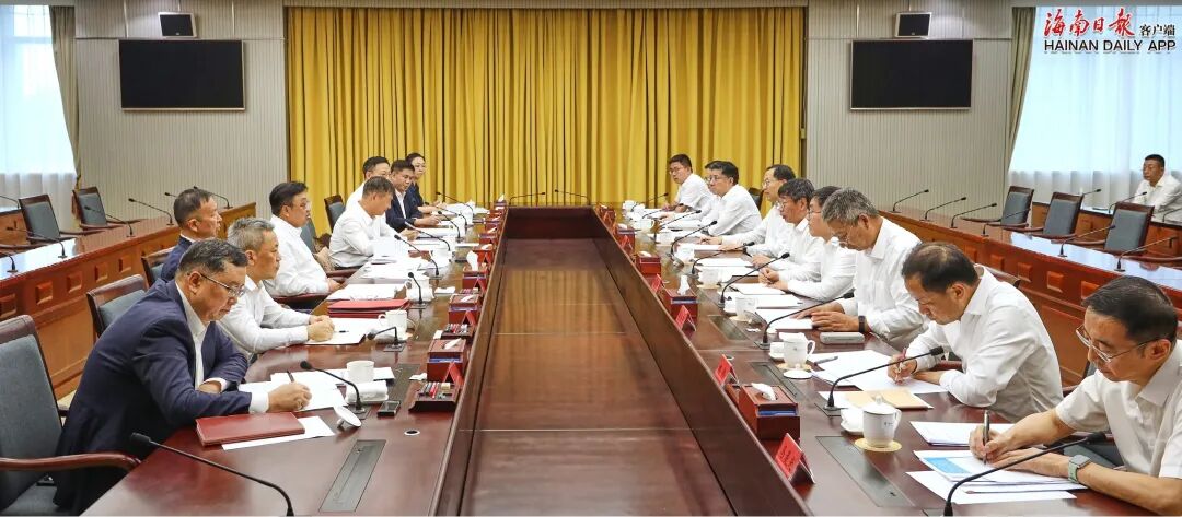 海南省与中国长江三峡集团举行工作会谈，冯飞刘小明刘伟平李富民参加