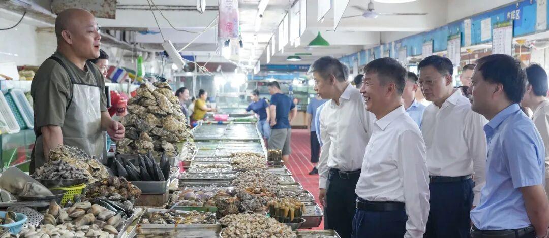刘小明在三亚调研国庆假期旅游市场运行和保供稳价工作